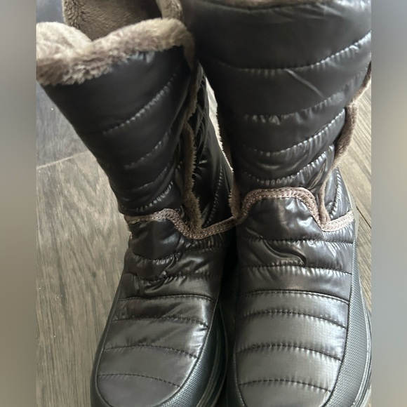 THE NORTH FACE youth size 2 AMORE ll winter puffer boots - Picture 5 of 10